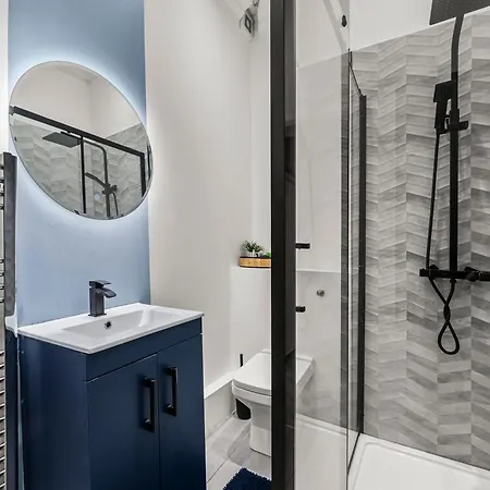 The Bridgeton In With Private Terrace Apartment