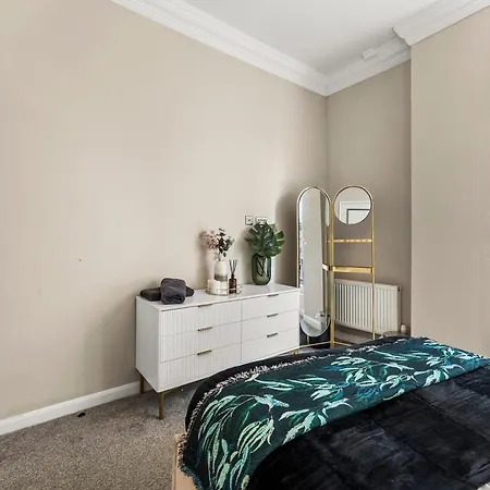 The Bridgeton In With Private Terrace Apartment *
