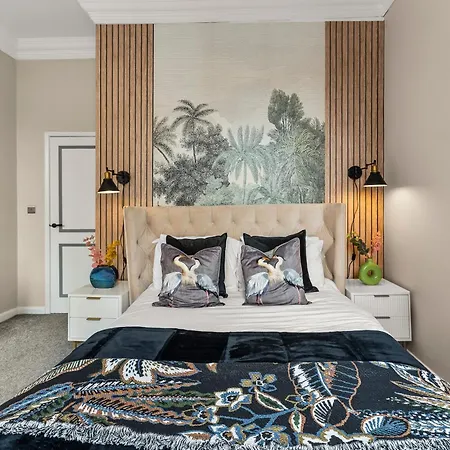 Apartment The Bridgeton In With Private Terrace *