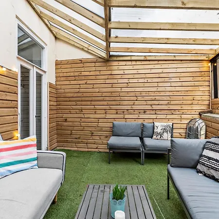 Apartment The Bridgeton In With Private Terrace