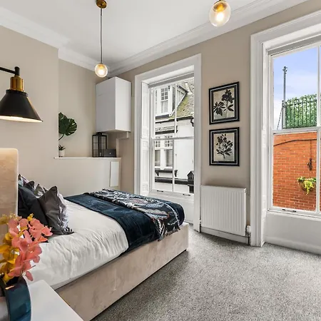 Apartment The Bridgeton In With Private Terrace