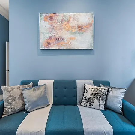 The Bridgeton In With Private Terrace Apartment