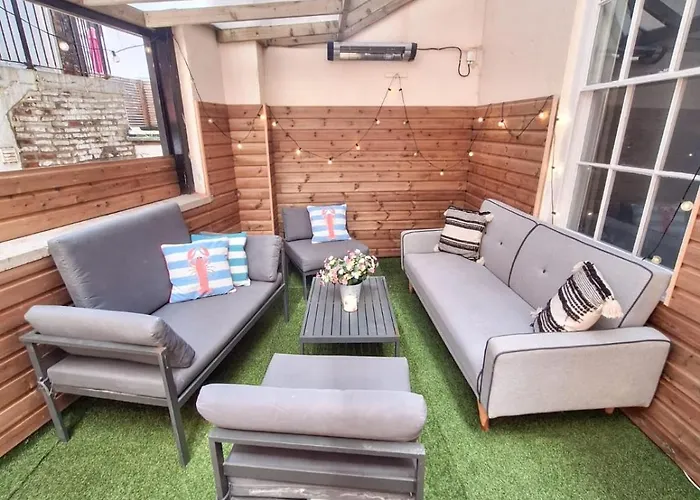 The Bridgeton In Central Whitby - Private Terrace