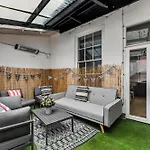 Apartment The Bridgeton In - Private Terrace