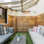 The Bridgeton In - Private Terrace Apartment *