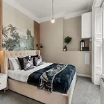 The Bridgeton In - Private Terrace Apartment Whitby