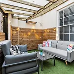 The Bridgeton In - Private Terrace Apartment