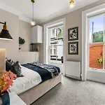Apartment The Bridgeton In - Private Terrace
