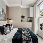 The Bridgeton In - Private Terrace *